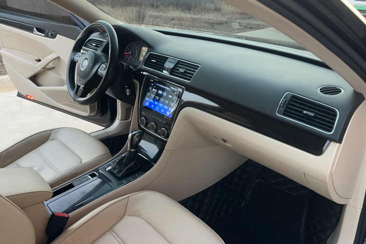 大众 帕萨特 2011款 1.8TSI 自动尊荣版中控内饰7011