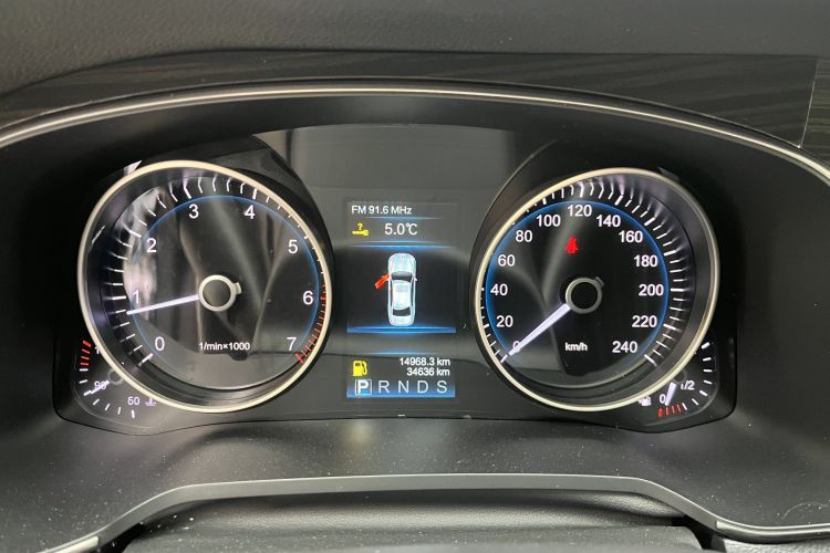 红旗H7 2019款 1.8T 舒适版中控内饰15