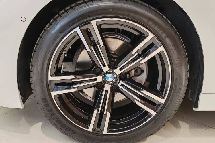 宝马3系 2021款 改款 325i M运动套装局部细节9002