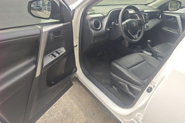 丰田 RAV4荣放 2016款 2.0L CVT两驱风尚版 国V中控内饰7002