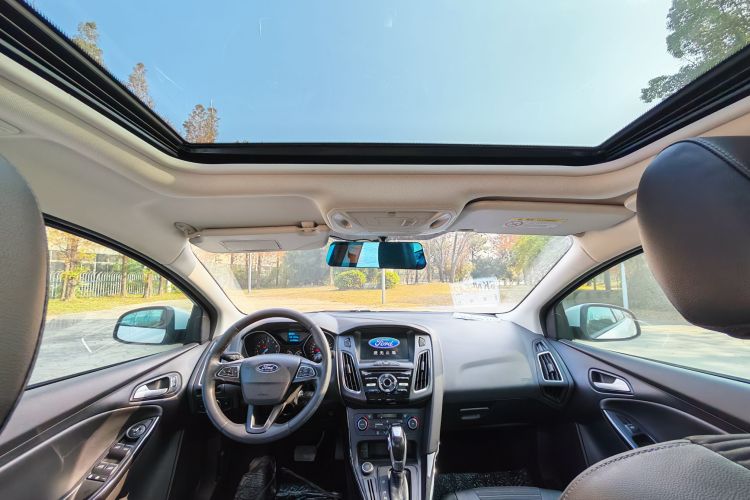 福特 福克斯 2017款 三厢 1.6L 自动风尚型智行版局部细节22