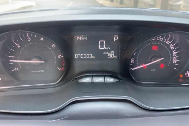 标致2008 2014款 1.6L 自动潮流版中控内饰15