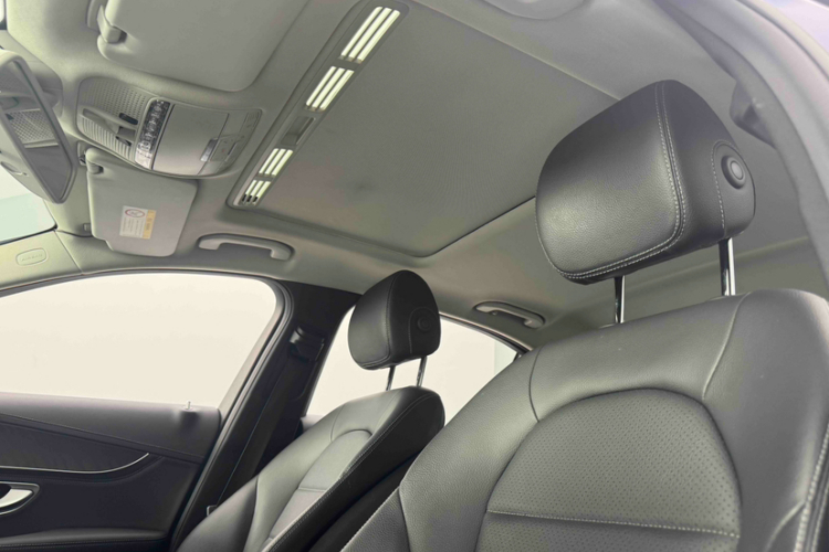 奔驰C级 2017款 C 180 L 运动版局部细节22