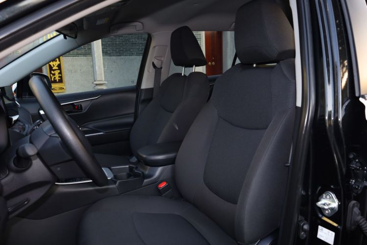 丰田 RAV4荣放 2023款 2.0L CVT两驱都市版中控内饰7012