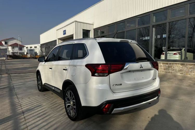 三菱 欧蓝德 2016款 2.4L 四驱精英版 5座车身外观6005