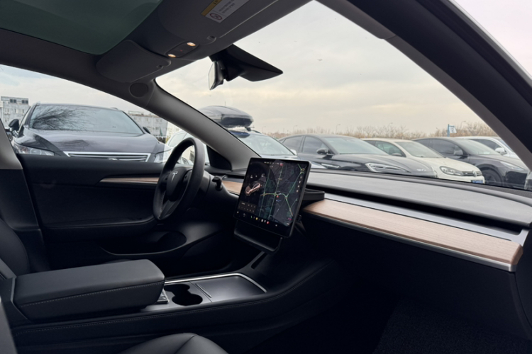 特斯拉 Model 3 2021款 标准续航后驱升级版 3D6中控内饰7004
