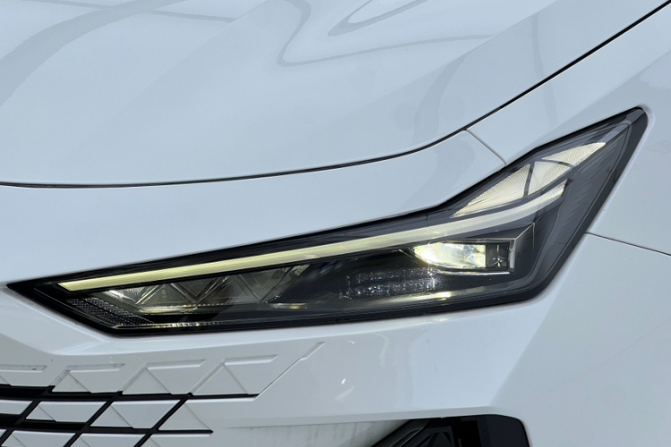 长安UNI-V 2024款 1.5T 尊贵型车身外观6007