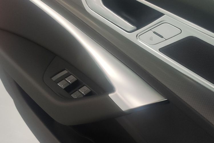 奥迪A6L 2026款 40 TFSI 豪华动感型中控内饰7008