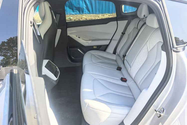 小鹏P7 2025款 702 长续航 Ultra中控内饰7004