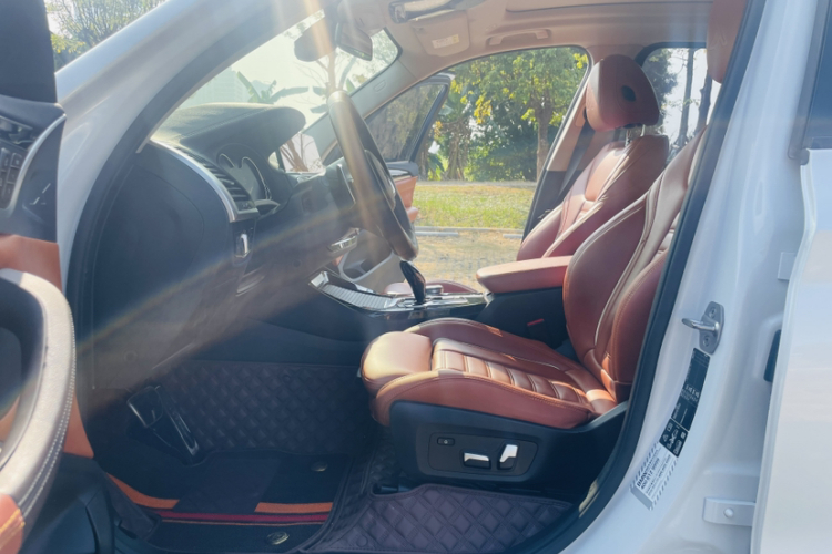 宝马X3 2018款 xDrive28i M运动套装 国VI中控内饰7010