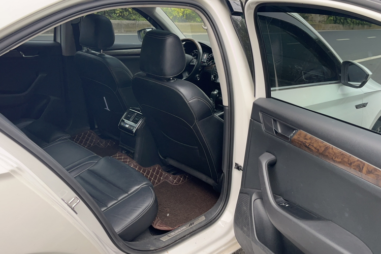 斯柯达 速派 2016款 TSI380 DSG尊行版中控内饰7003