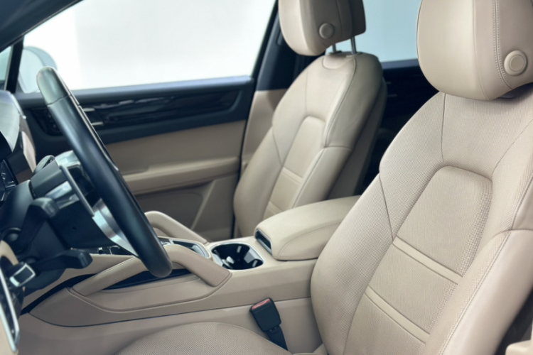 保时捷 2018款 Cayenne 3.0T中控内饰7010