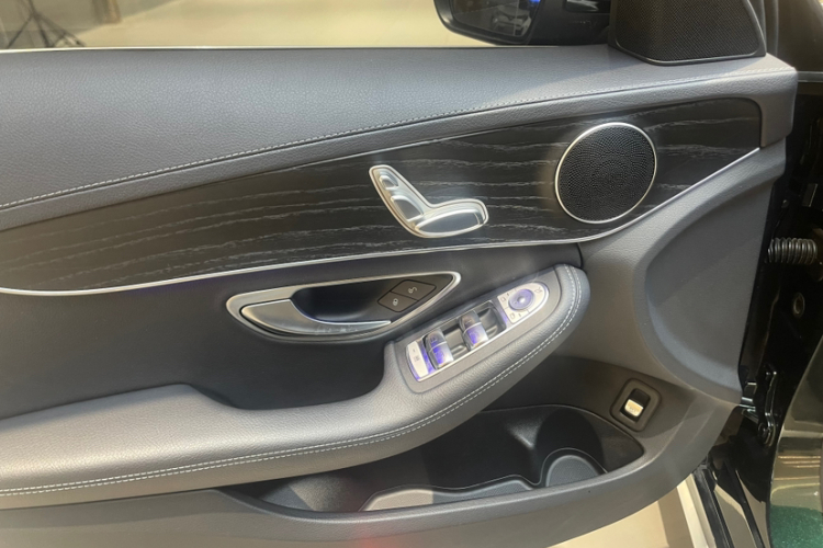 奔驰C级 2021款 C 200 L 时尚型运动版中控内饰7001