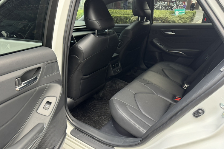 丰田 亚洲龙 2023款 双擎 2.5L 豪华版中控内饰7005