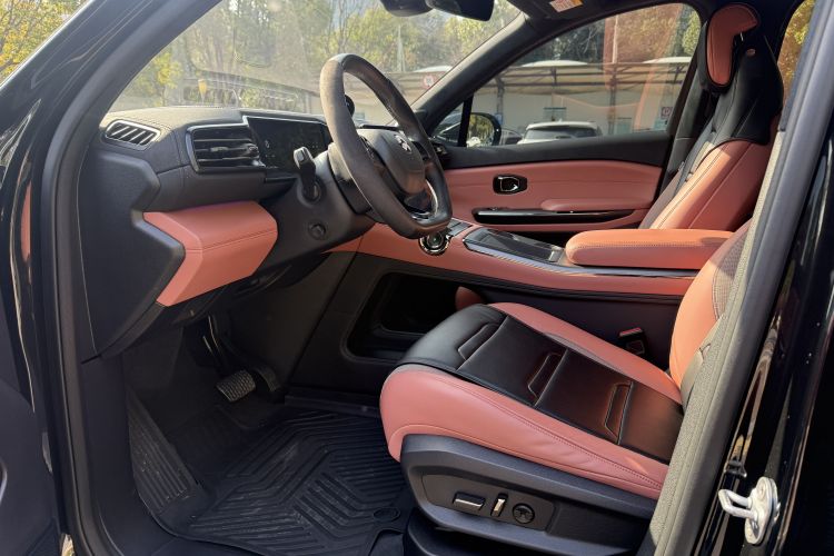 蔚来EC6 2022款 75kWh 运动版中控内饰7002