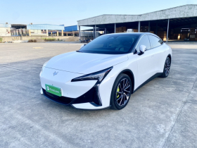 ARCFOX极狐 极狐 阿尔法S5 2025款 560MAX 185kW