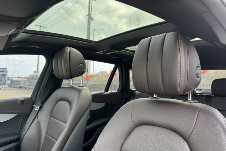 奔驰GLC 2021款 GLC 260 L 4MATIC 动感型中控内饰7011