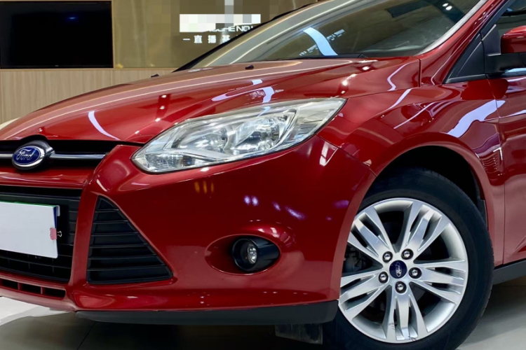 福特 福克斯 2012款 两厢 1.6L 自动舒适型车身外观6005