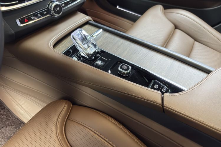 沃尔沃S90 2025款 B5 智雅豪华版中控内饰7007