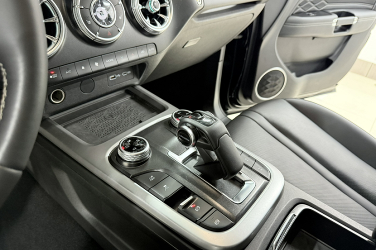 坦克300 2024款 2.0T 征服者中控内饰7004