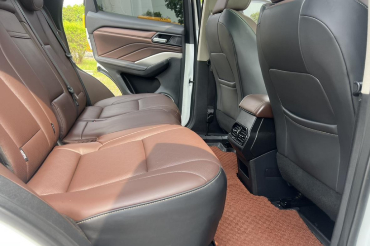 魏牌 VV6 2021款 2.0T 两驱智护+车身外观6010