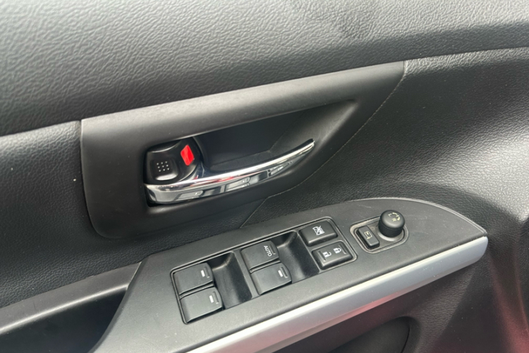 铃木 锋驭 2014款 1.6L CVT两驱精英型中控内饰7004