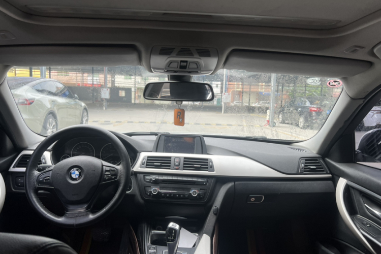 宝马3系 2015款 320Li 超悦版时尚型车身外观6008