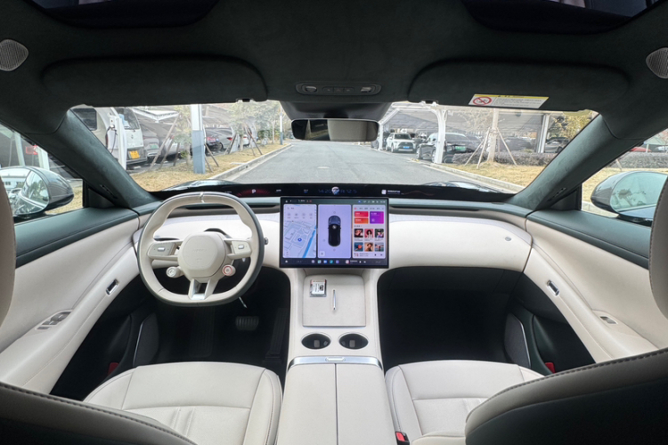 小米汽车 小米YU7 2025款 超长续航高性能四驱Max版中控内饰7005