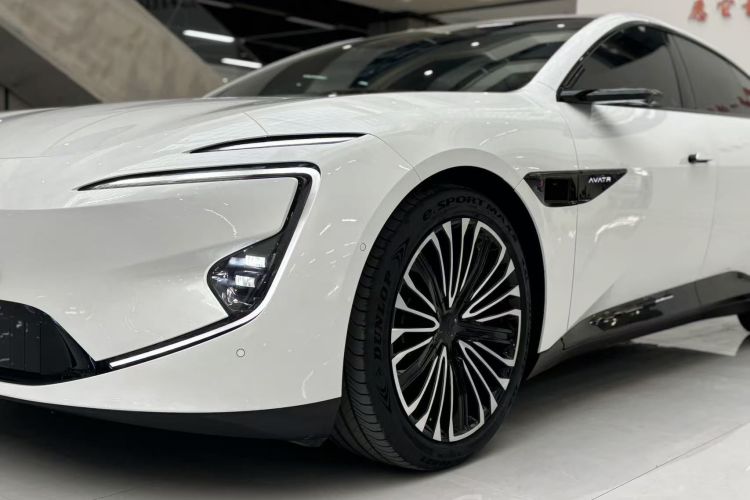 阿维塔12 2024款 改款 700 三激光后驱奢享版车身外观6009