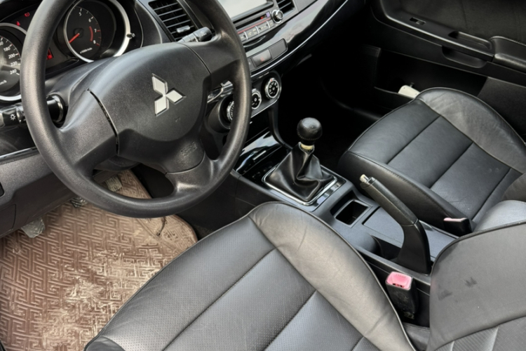 三菱 翼神 2012款 致尚版 1.8L 手动豪华型中控内饰7004