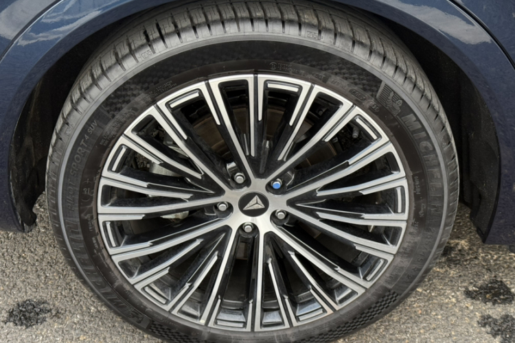 深蓝汽车 深蓝S09 2025款 四驱Ultra+ 高定版车身外观6009