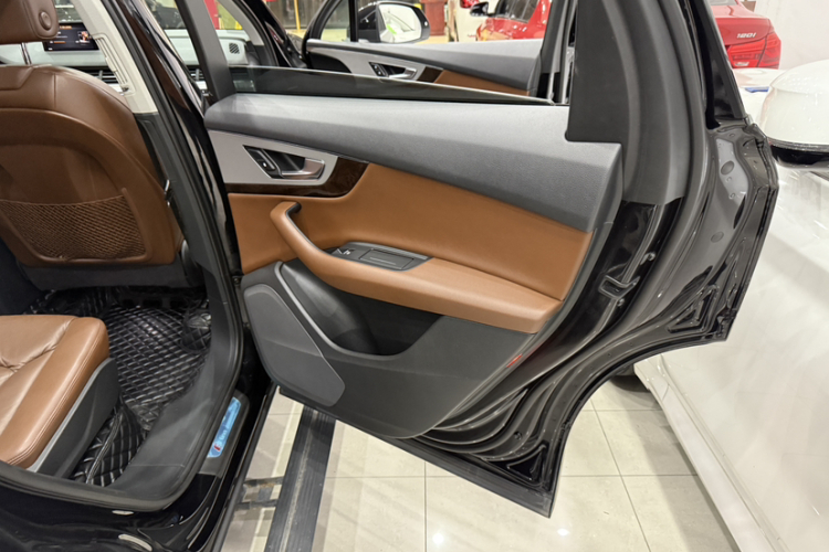 奥迪Q7 2016款 45 TFSI 技术型中控内饰7004