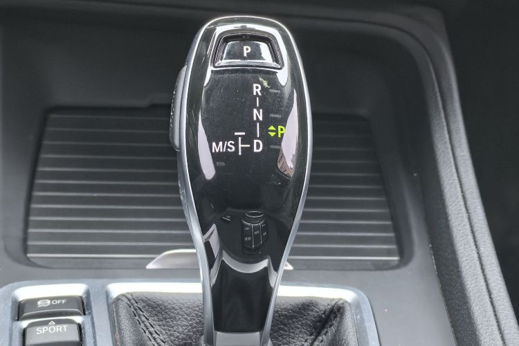 宝马1系 2021款 改款 120i M运动版中控内饰7006