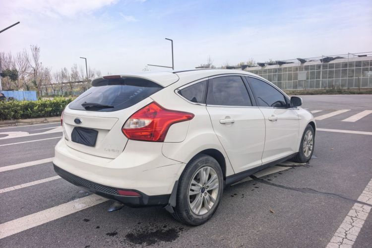 福特 福克斯 2012款 两厢 1.6L 自动舒适型车身外观6005