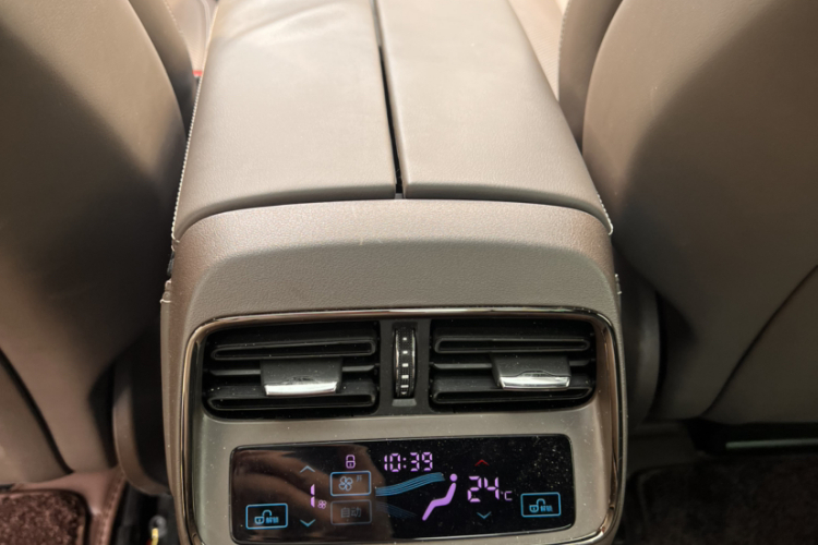 比亚迪 汉 2020款 EV 四驱高性能版旗舰型中控内饰7003