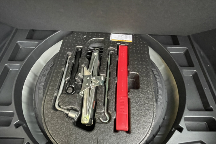 丰田 卡罗拉锐放 2022款 2.0L 先锋版局部细节9001