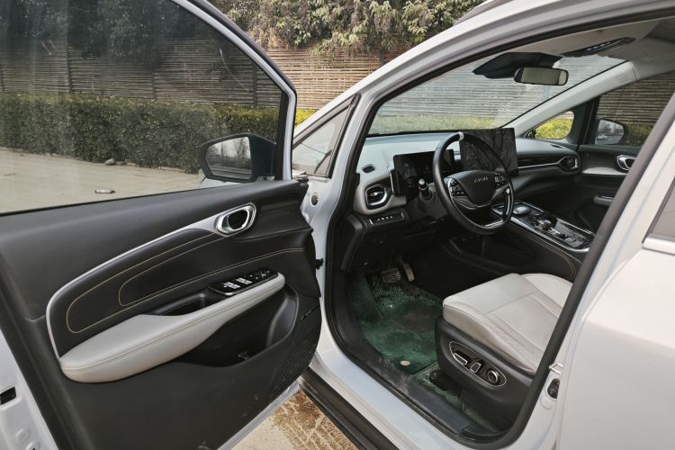 埃安 AION V 2022款 Plus 80 领袖版 三元锂中控内饰7006