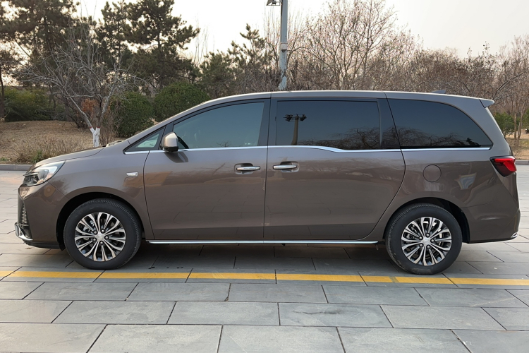 别克GL8 2023款 改款 陆上公务舱 豪华型车身外观6008