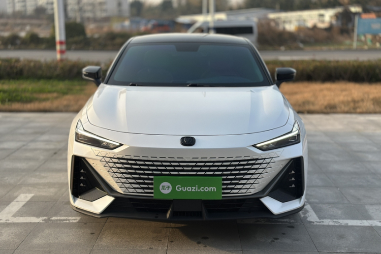 长安UNI-V 2022款 1.5T 尊贵型车身外观6009