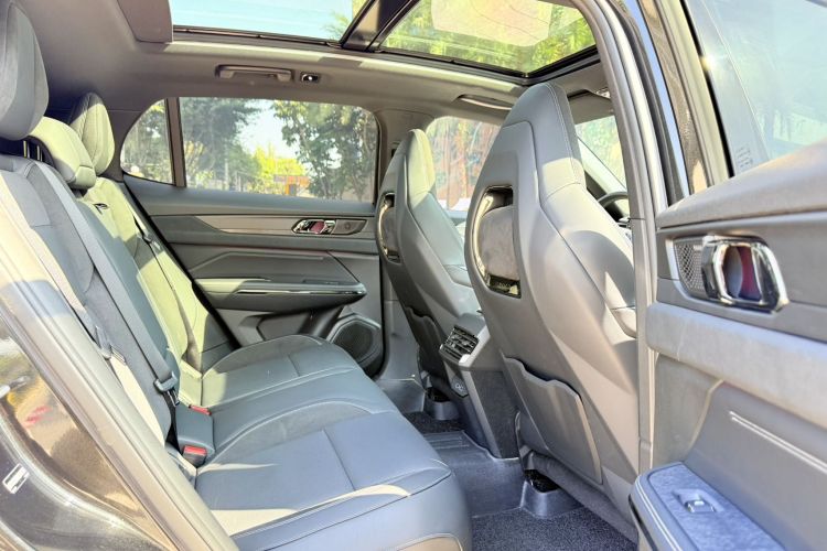 领克01 2021款 2.0TD 四驱暗夜版中控内饰7004