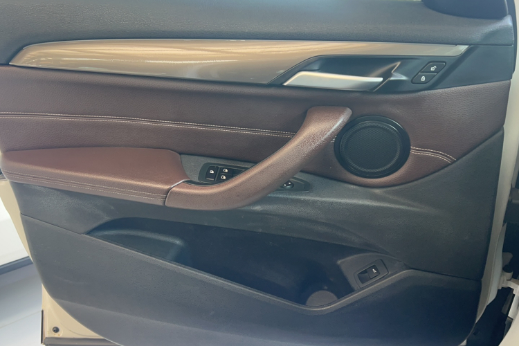 宝马X1 2016款 sDrive20Li 豪华型局部细节9003