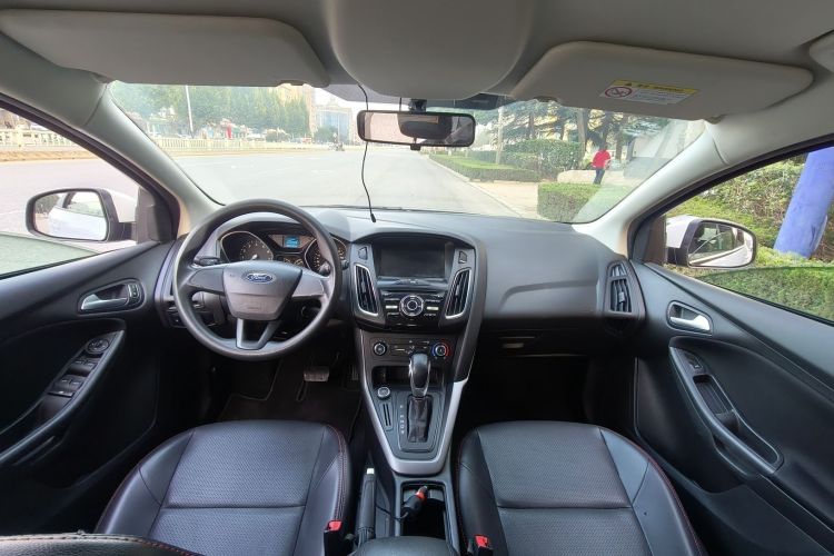 福特 福克斯 2018款 两厢经典 1.6L 自动舒适型智行版中控内饰7002