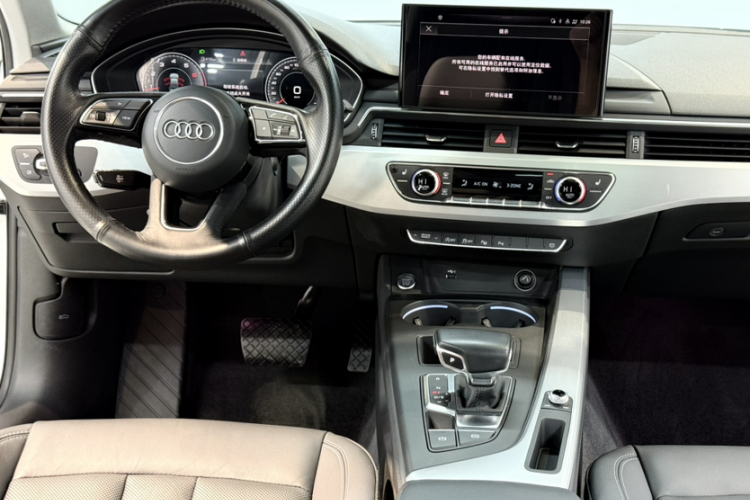奥迪A4L 2020款 40 TFSI 豪华致雅型中控内饰7003