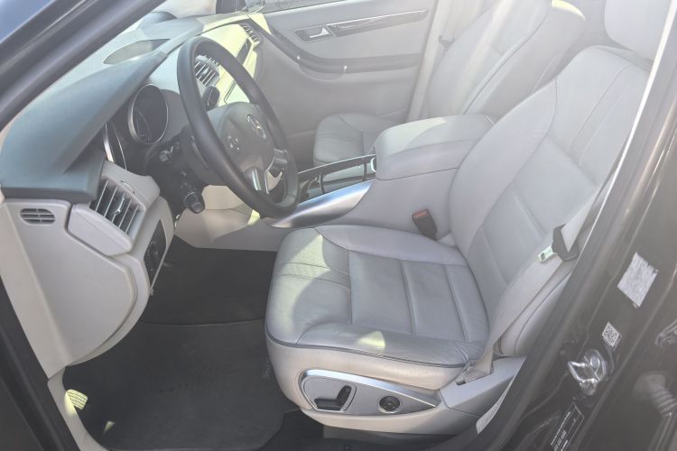 奔驰R级 2017款 R 320 4MATIC 商务型臻藏版局部细节19