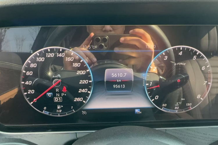 奔驰E级 2020款 E 300 L 运动豪华型中控内饰15