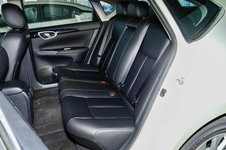 日产 轩逸 2024款 经典 1.6XE CVT舒适版中控内饰7003