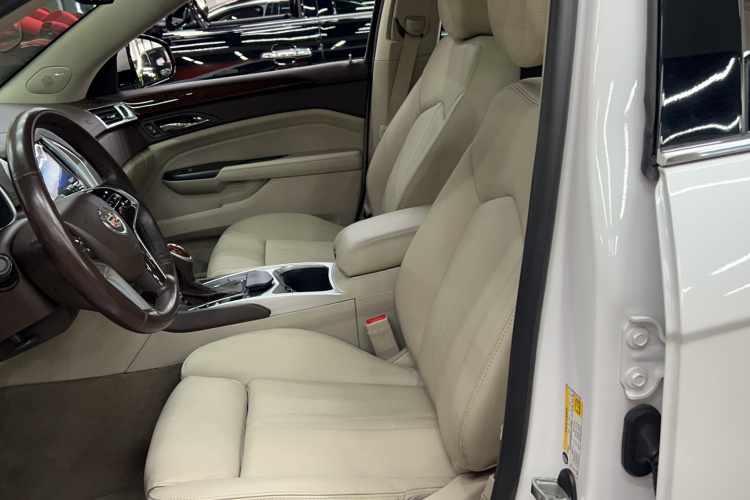 凯迪拉克SRX 2014款 3.0L 精英型中控内饰7002