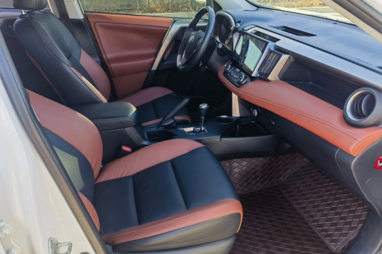 丰田 RAV4荣放 2015款 2.5L 自动四驱精英版局部细节41