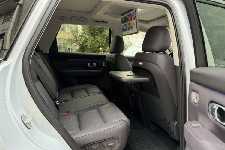 零跑汽车 零跑C16 2026款 纯电 630激光雷达智尊版 5座中控内饰7002