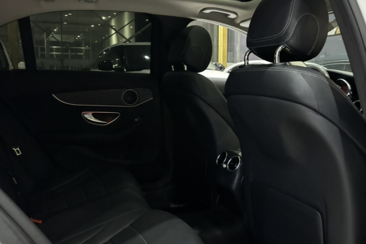 奔驰C级 2017款 改款 C 180 L 动感型运动版中控内饰7003